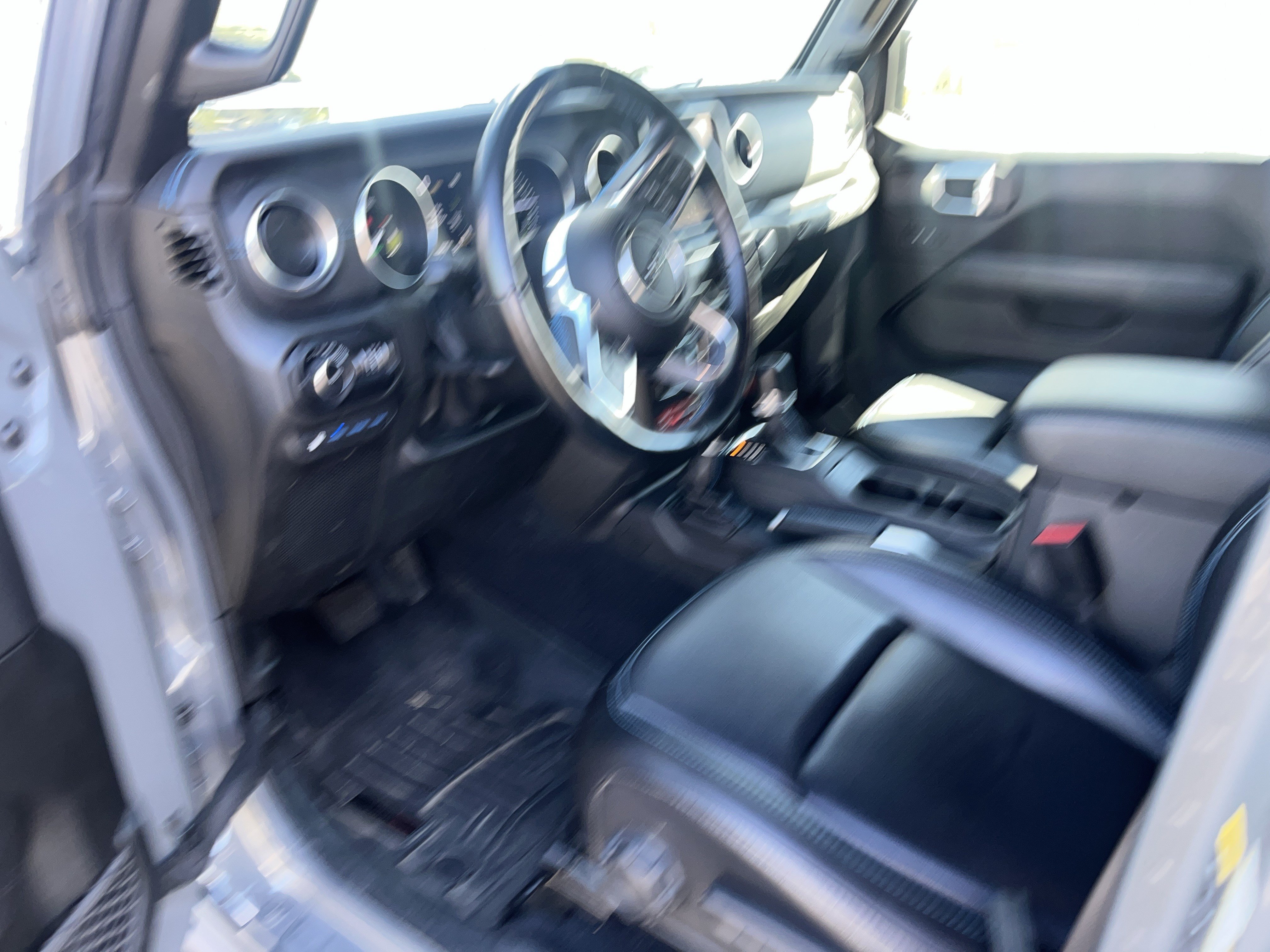 Used 2022 Jeep Wrangler Unlimited Rubicon 4xe w/ Cold Weather Group AWD/4WD image 5