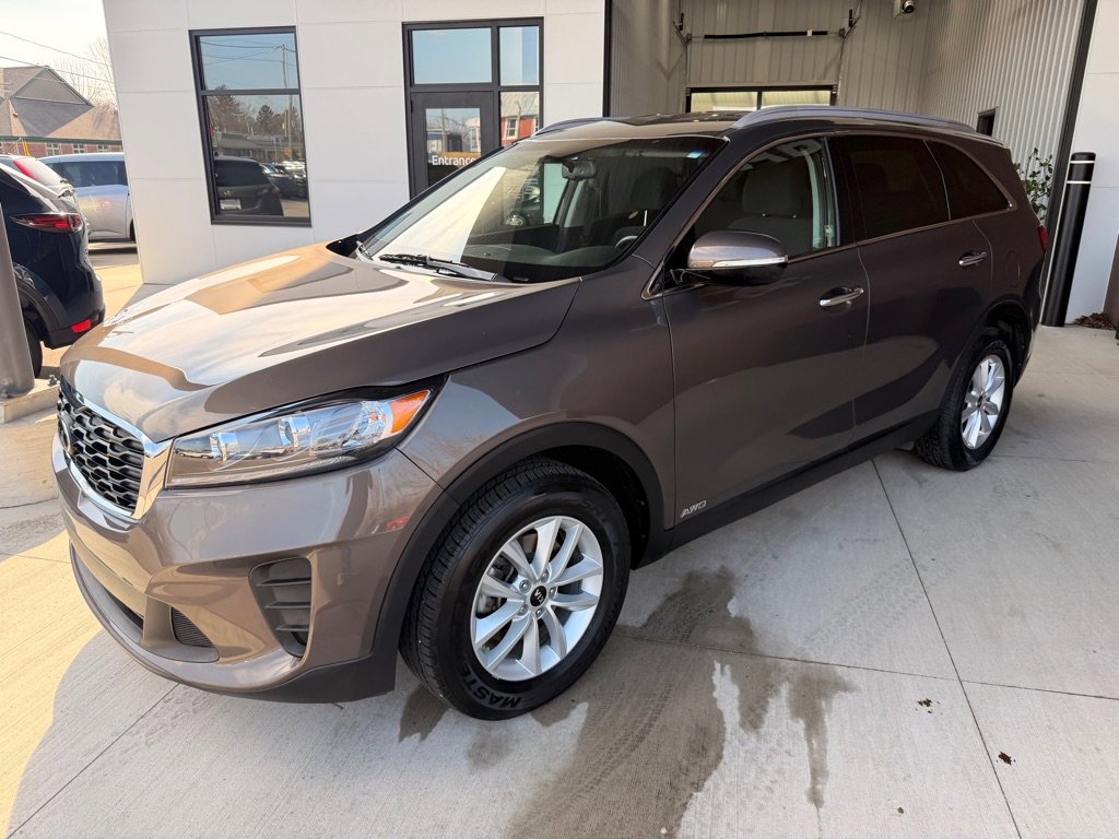 Used 2019 Kia Sorento L w/ LX Convenience Package image 3