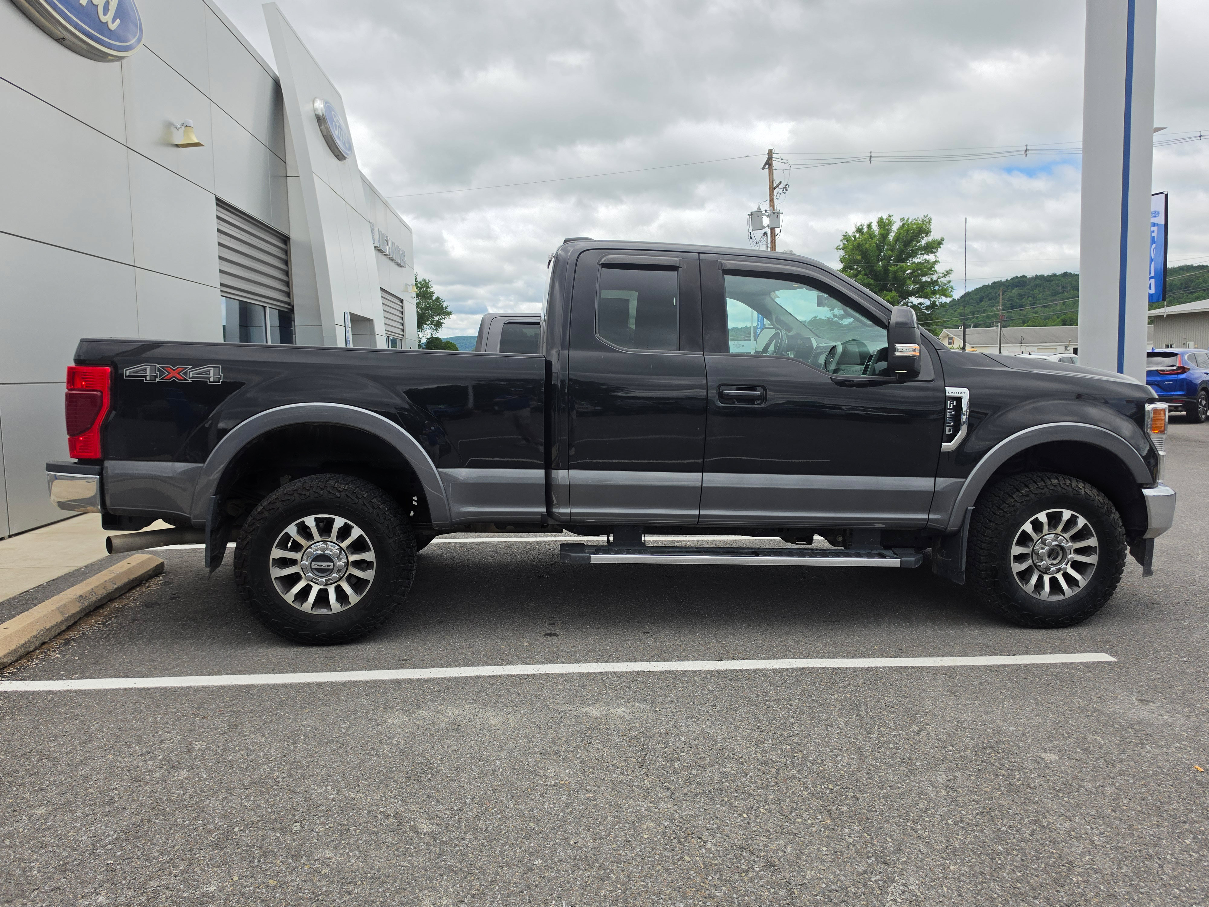 Used 2021 Ford F250 Lariat w/ Lariat Value Package AWD/4WD image 2