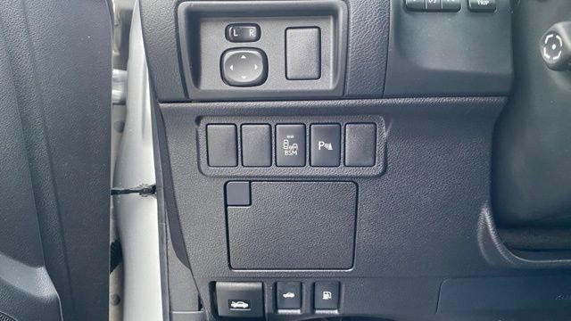 Used 2015 Lexus ES 300h image 25