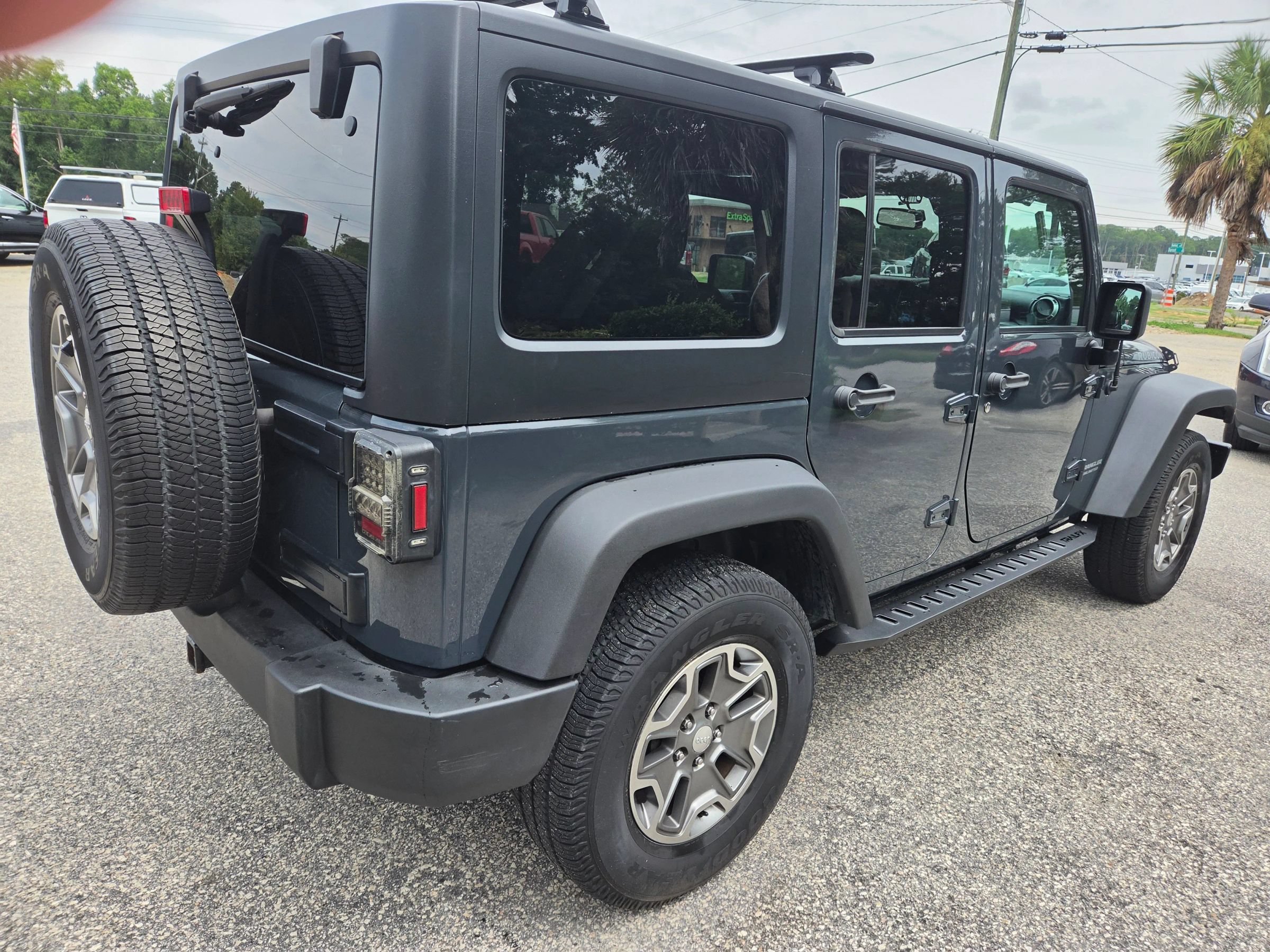 Used 2017 Jeep Wrangler Unlimited Rubicon w/ Cold Weather Group AWD/4WD image 5