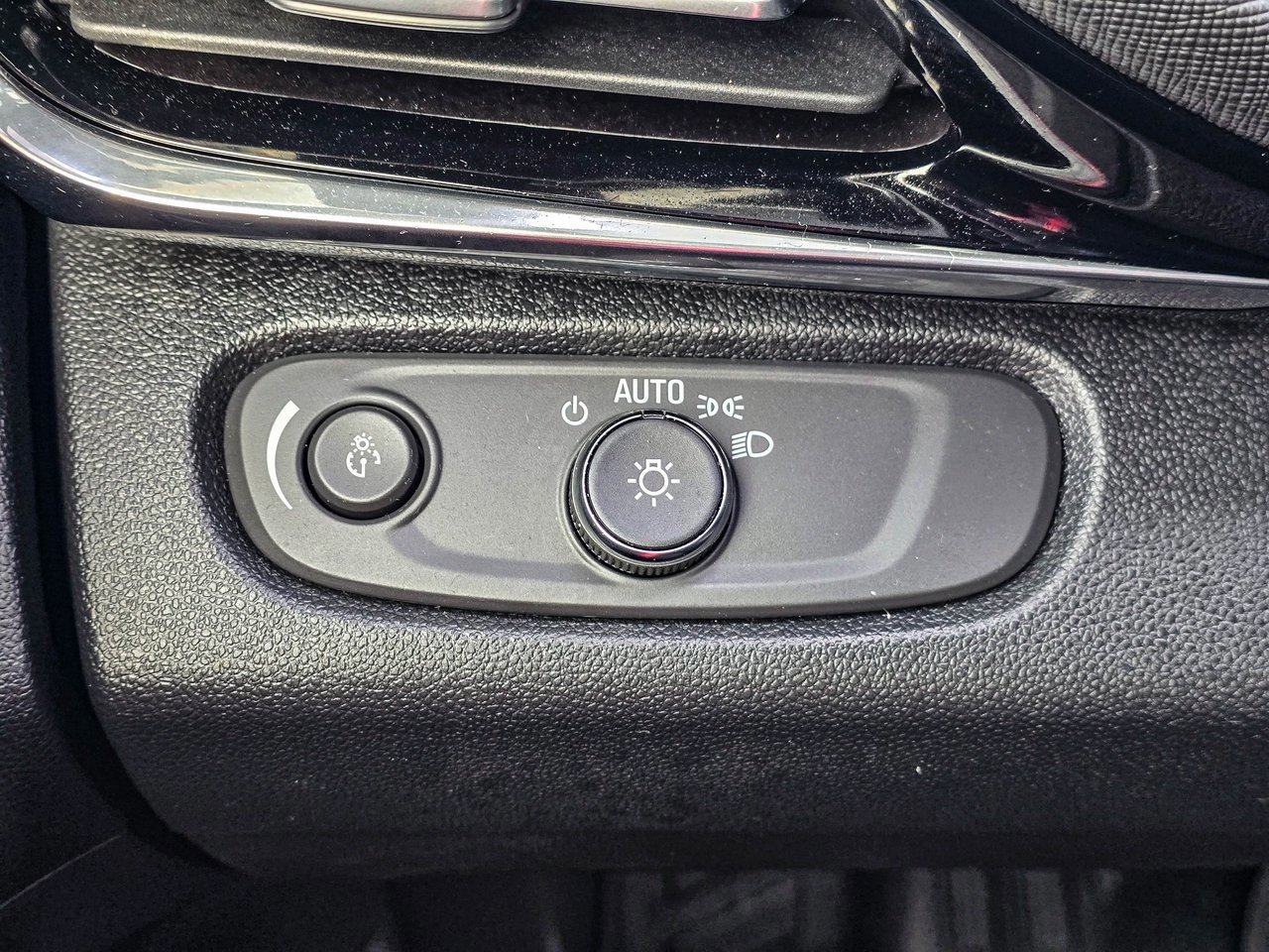 Used 2025 Buick Envista Sport Touring w/ Convenience I Package image 28