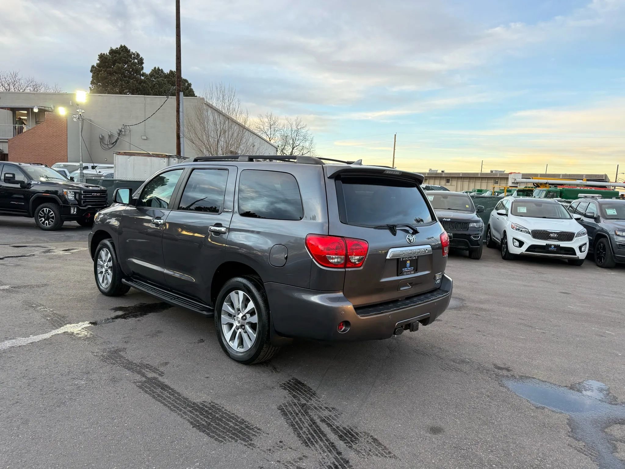 Used 2017 Toyota Sequoia Limited w/ Safety & Convenience Package image 5