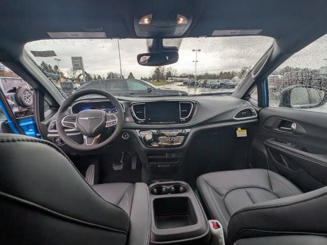 New 2026 Chrysler Pacifica Select image 12