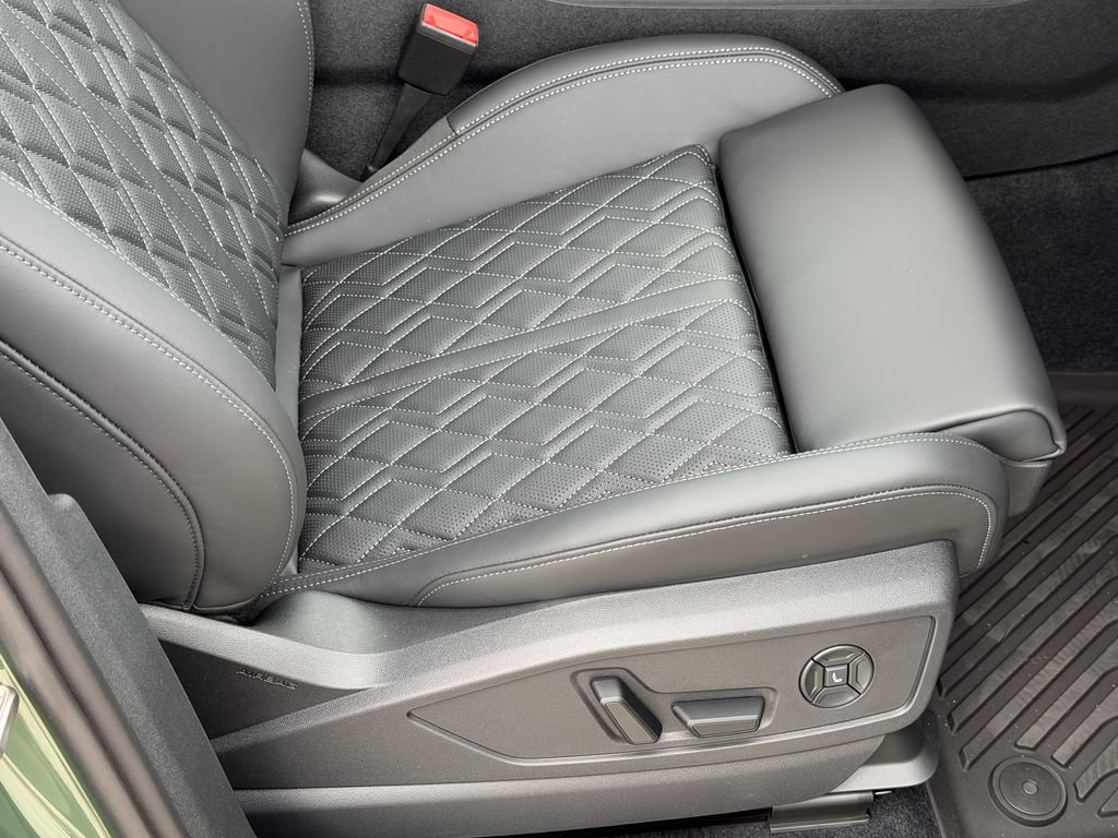New 2026 Audi SQ5 Prestige AWD/4WD image 9