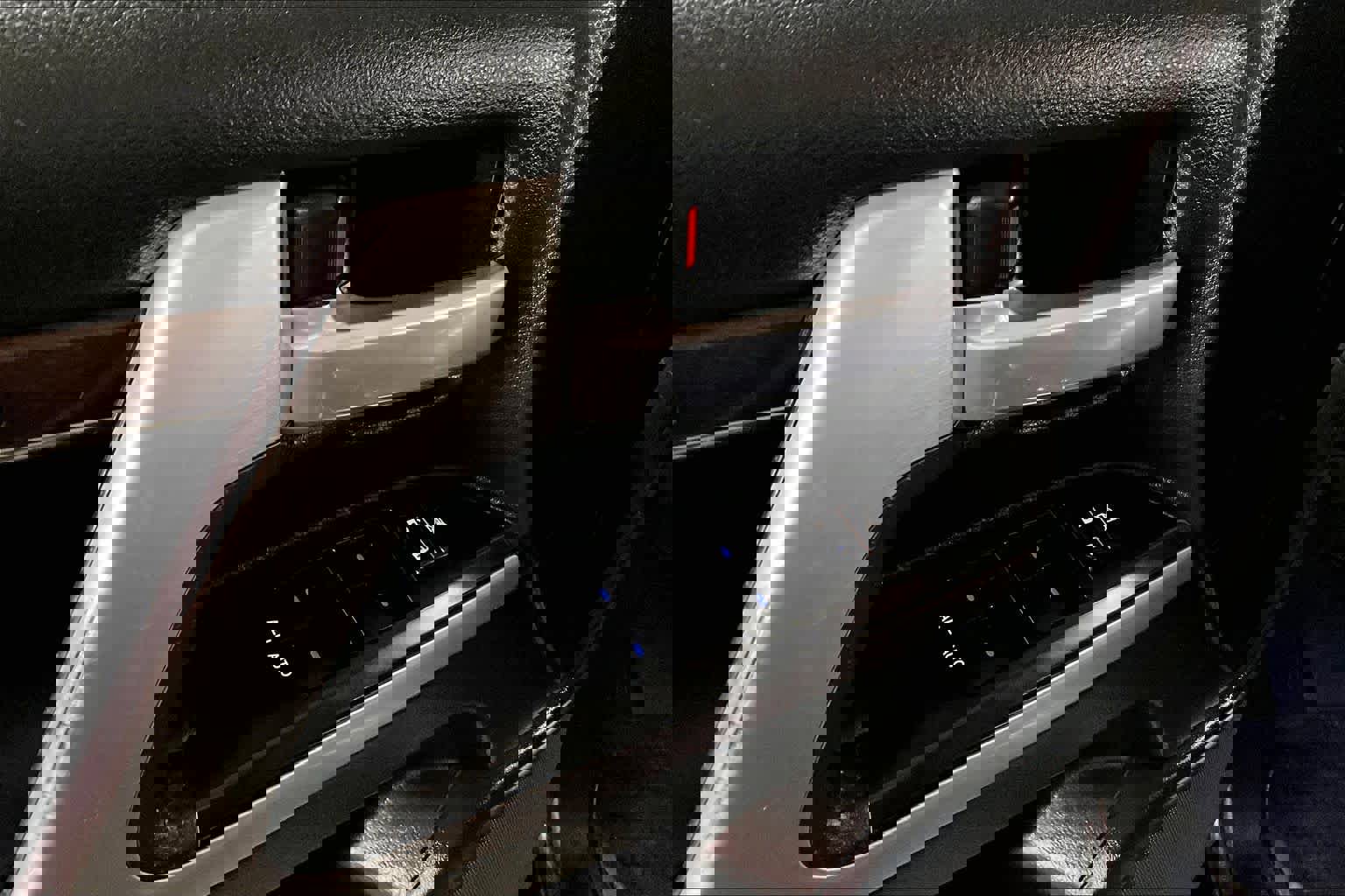 Certified 2017 Toyota Land Cruiser image 31