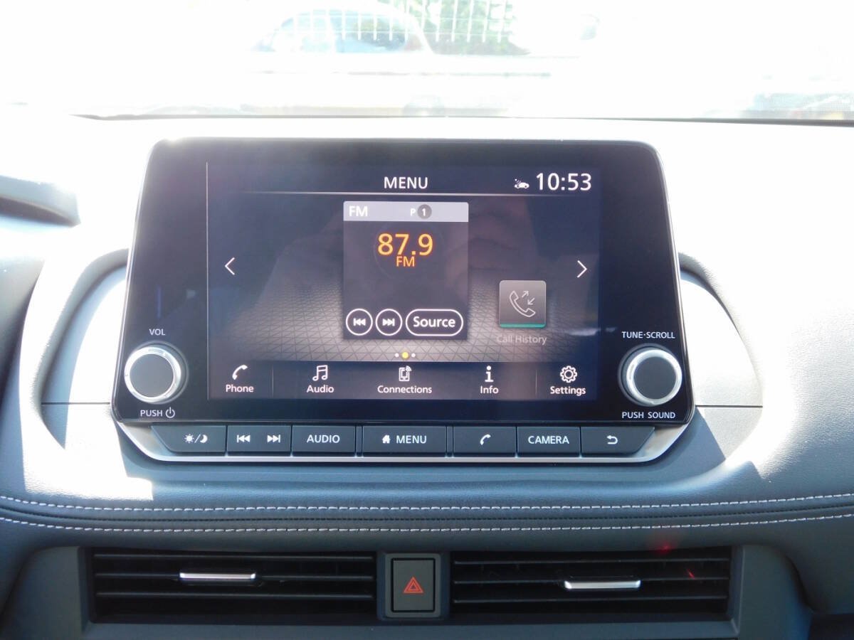 Used 2025 Nissan Rogue SV FWD image 13
