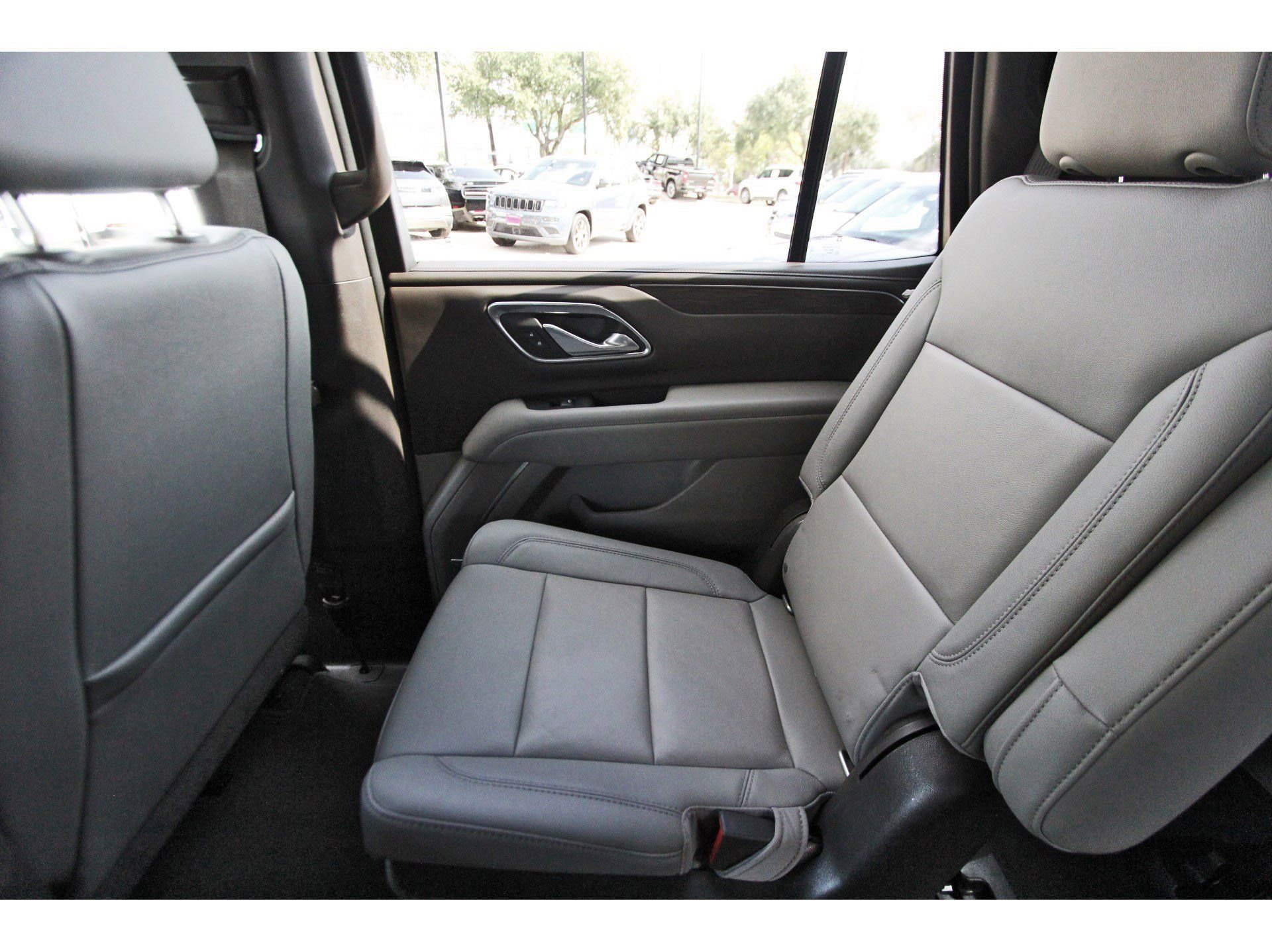 Used 2021 Chevrolet Tahoe Z71 image 12