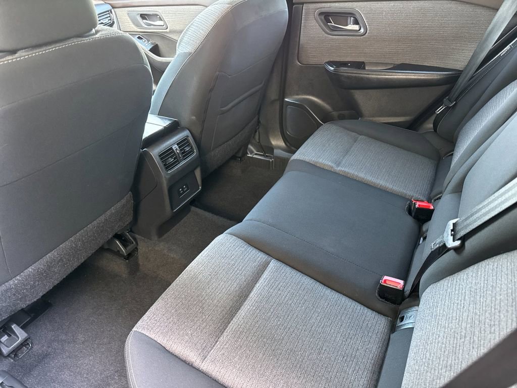 Used 2023 Nissan Rogue SV FWD image 11