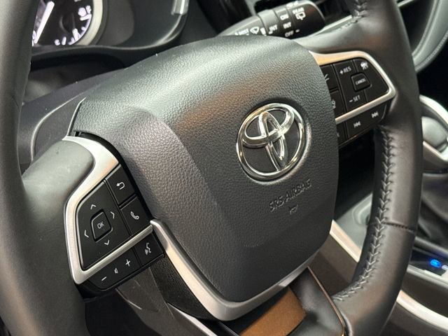 Used 2024 Toyota Highlander XLE AWD/4WD image 29