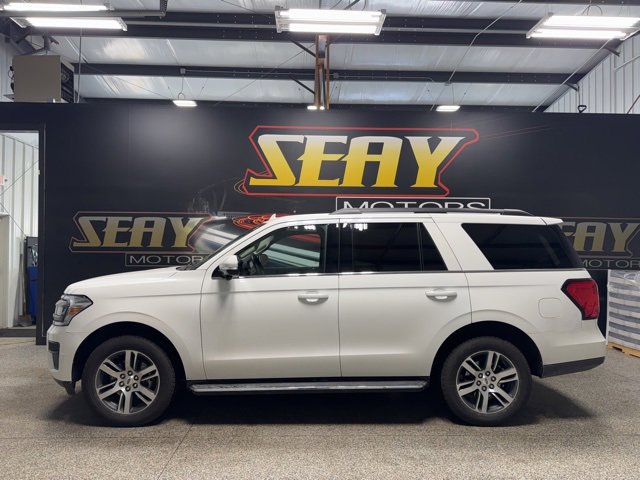 Used 2023 Ford Expedition XLT image 2