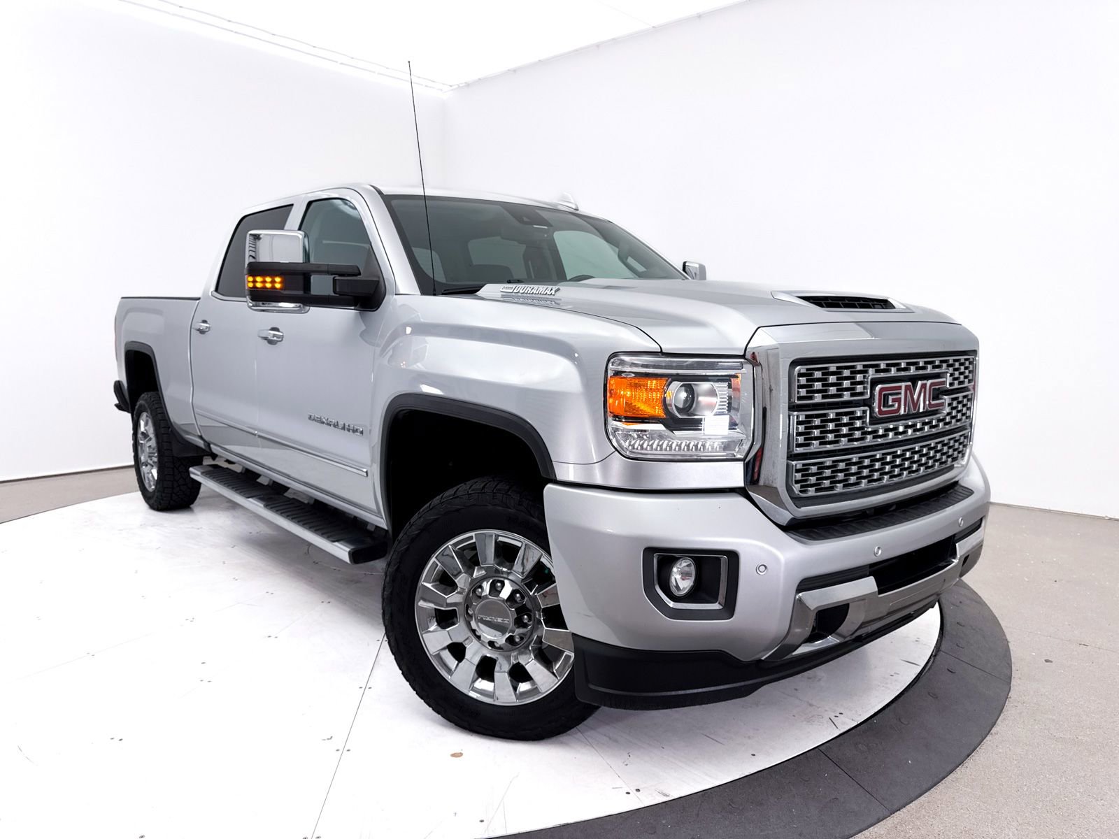 Used 2018 GMC Sierra 2500 Denali w/ Duramax Plus Package AWD/4WD image 40