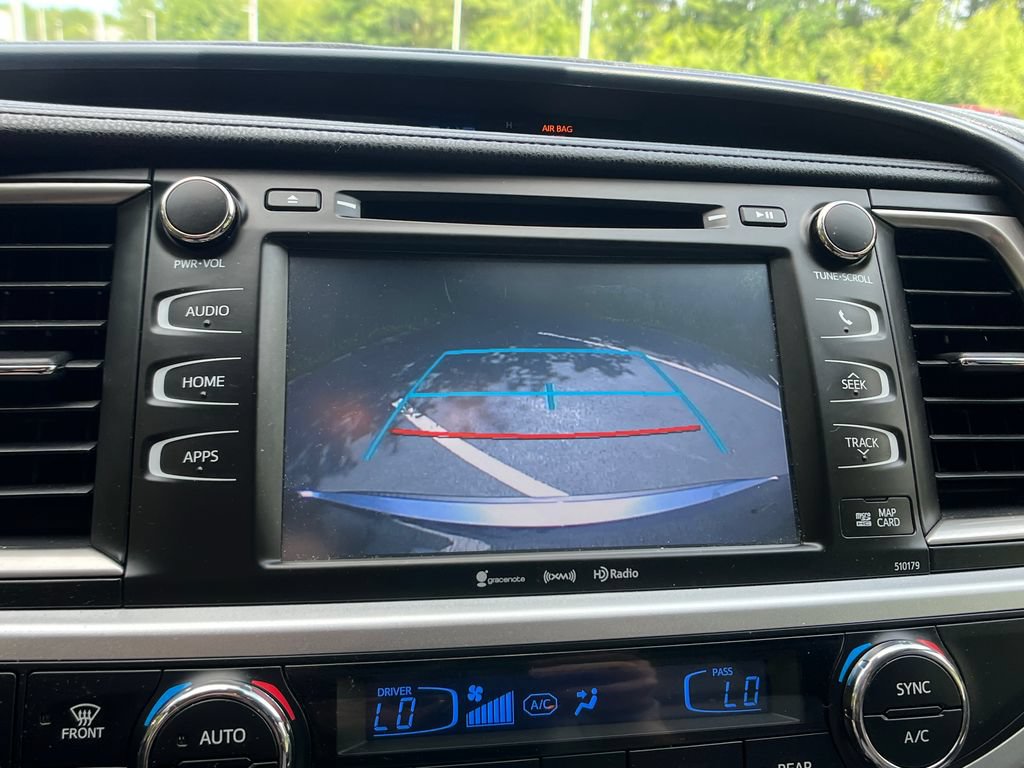 Used 2018 Toyota Highlander XLE AWD/4WD image 19