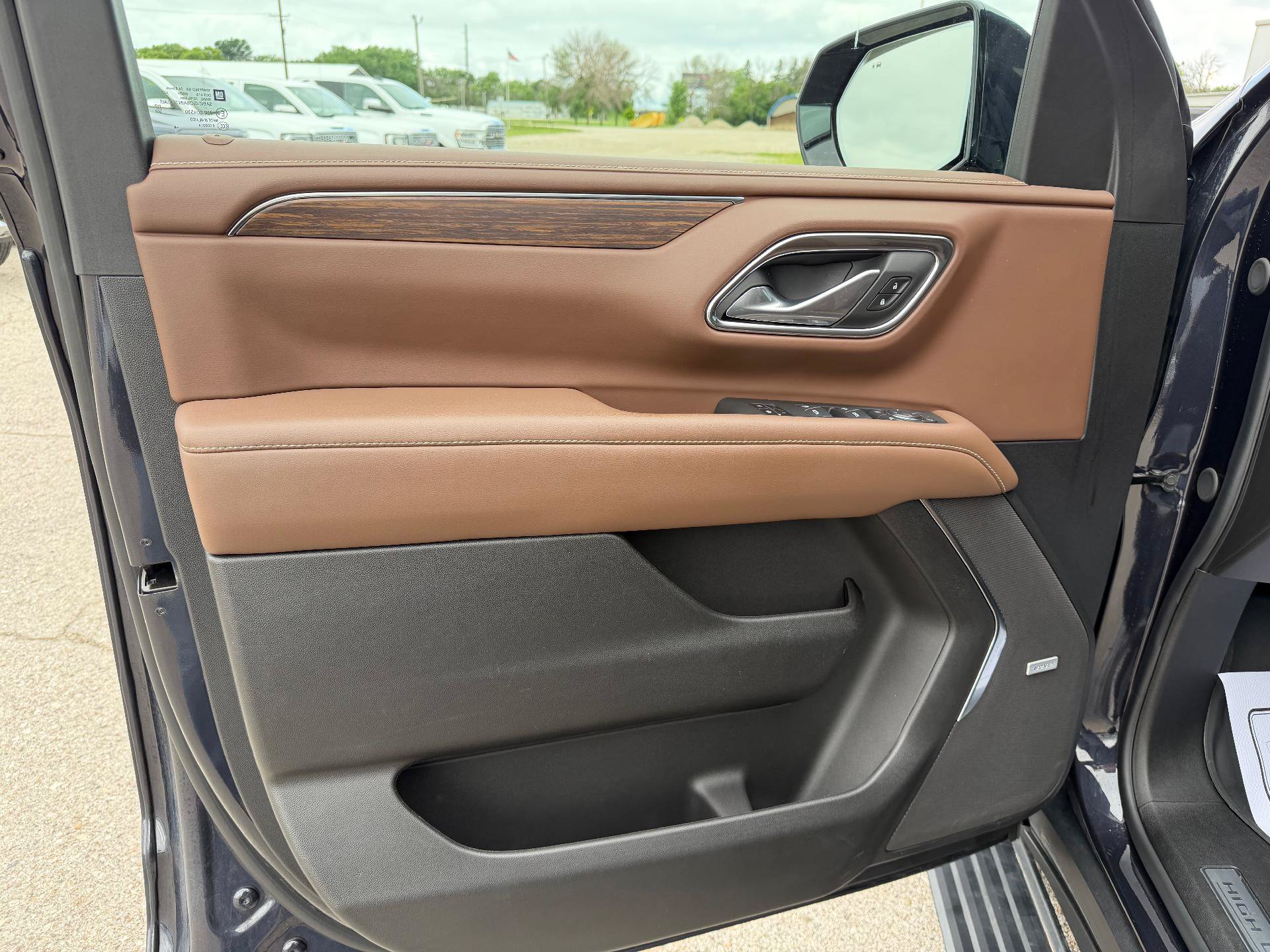 Used 2024 Chevrolet Tahoe High Country AWD/4WD image 10
