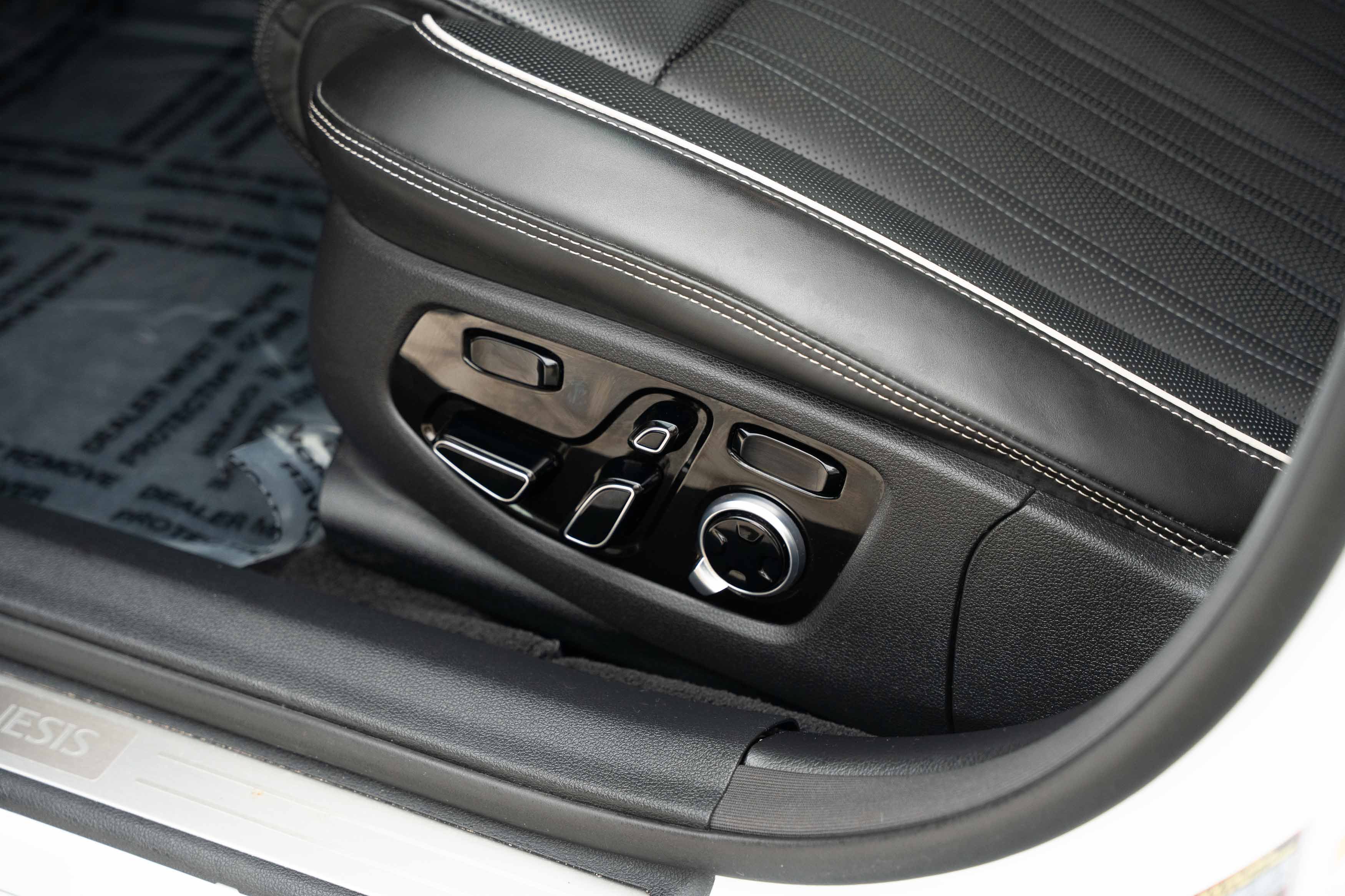 Used 2021 Genesis G90 3.3T Premium AWD/4WD image 21