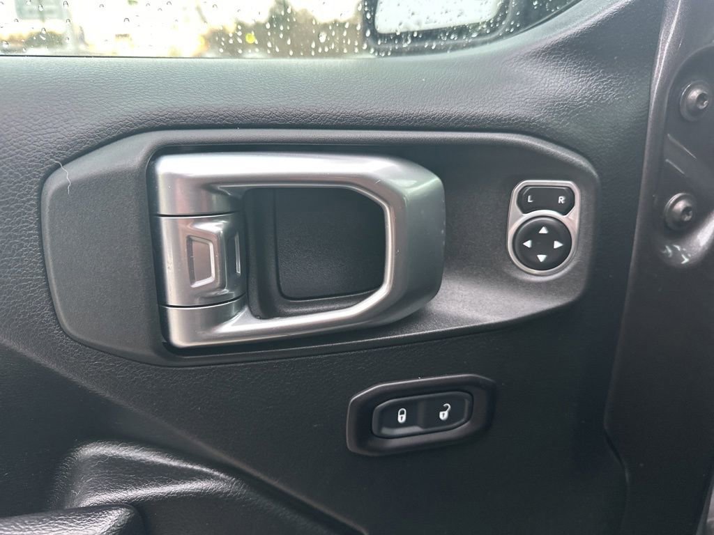 Used 2018 Jeep Wrangler Sport image 16