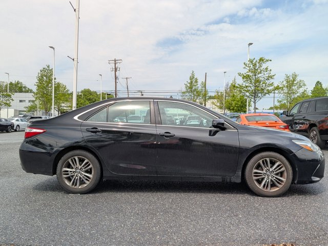Used 2017 Toyota Camry SE FWD image 4