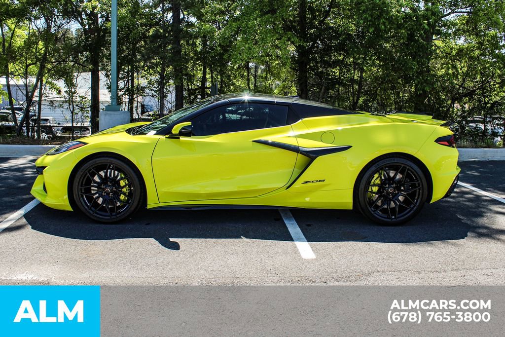Used 2024 Chevrolet Corvette Z06 w/ Stealth Interior Trim Package RWD image 7