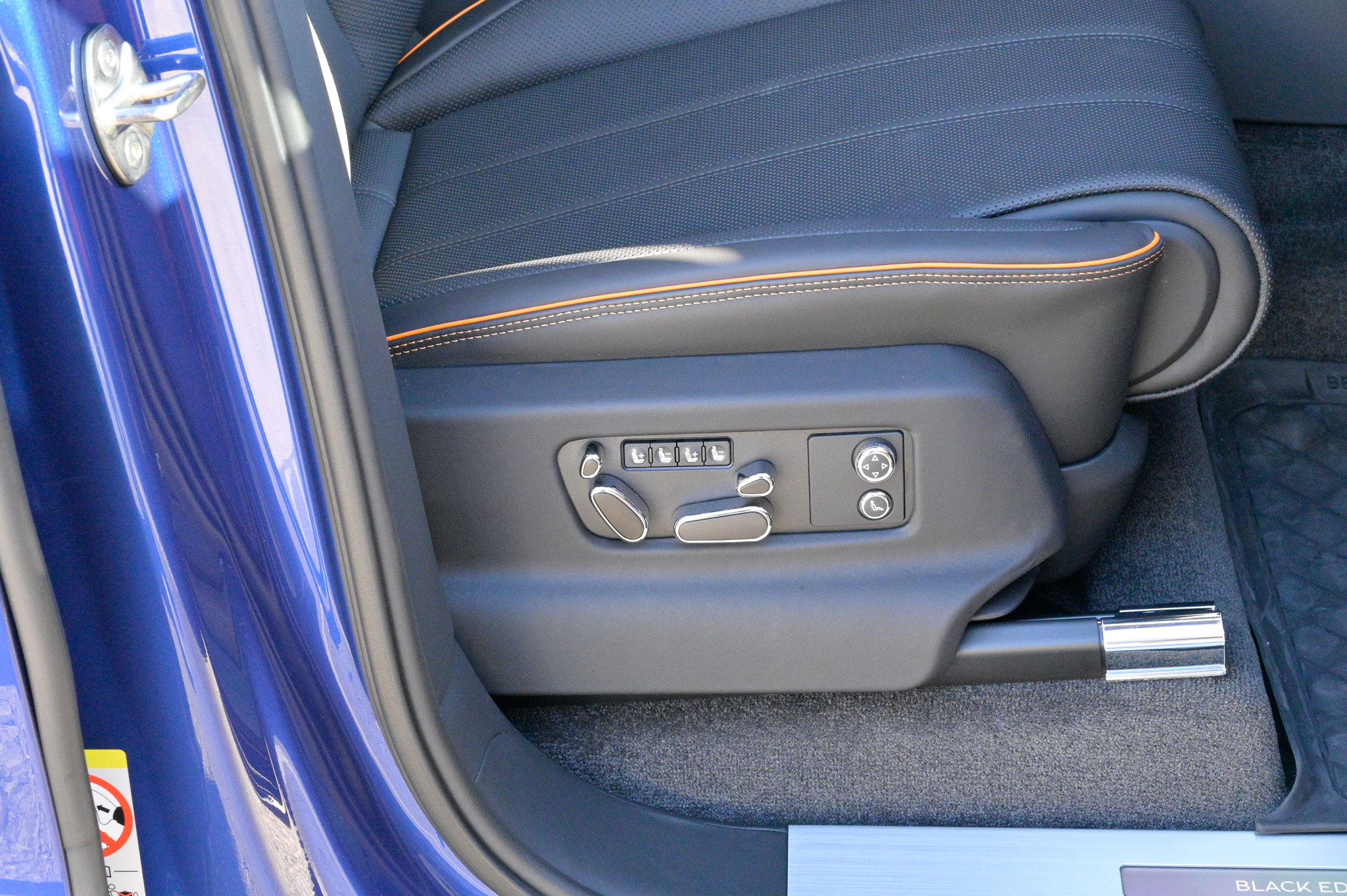 Used 2025 Bentley Bentayga image 56