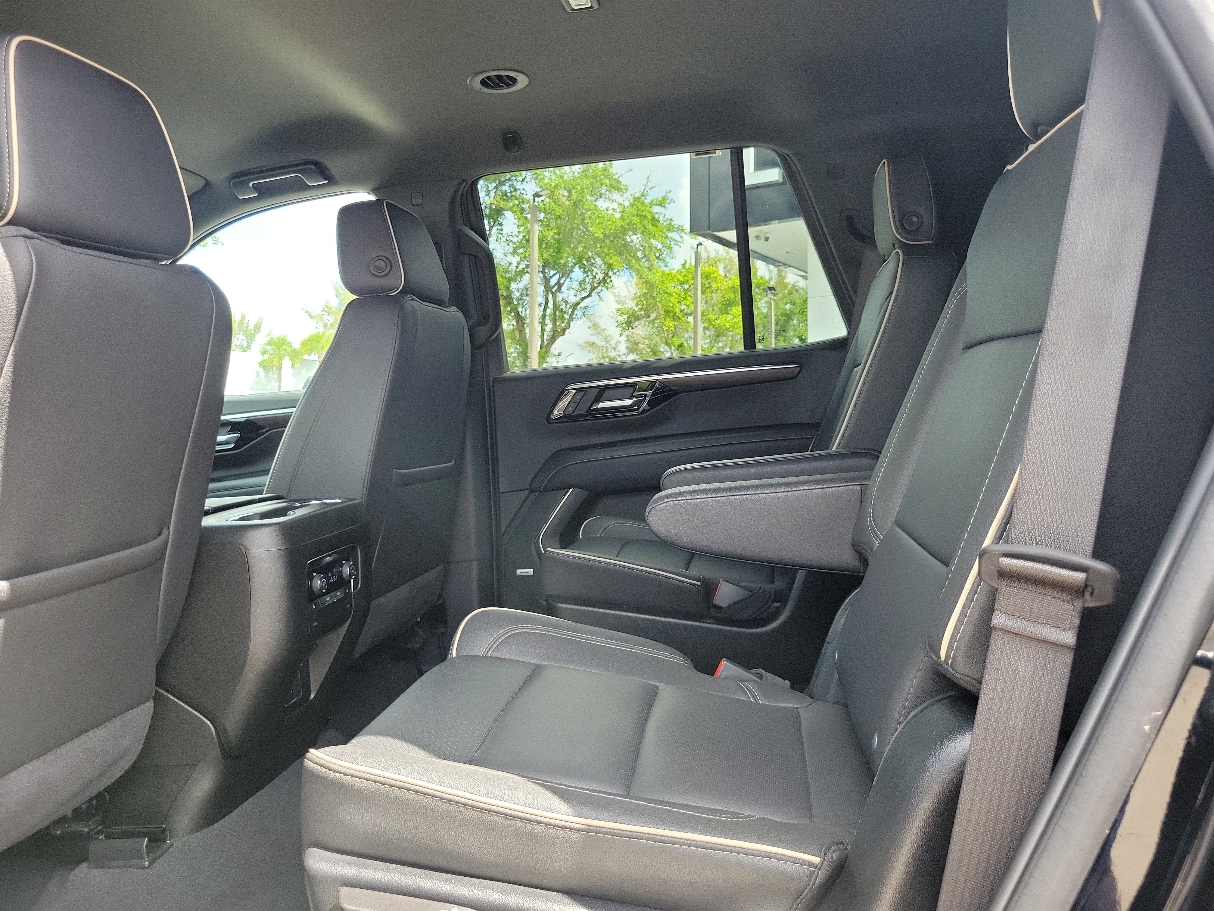 Used 2025 Chevrolet Tahoe Premier RWD image 14