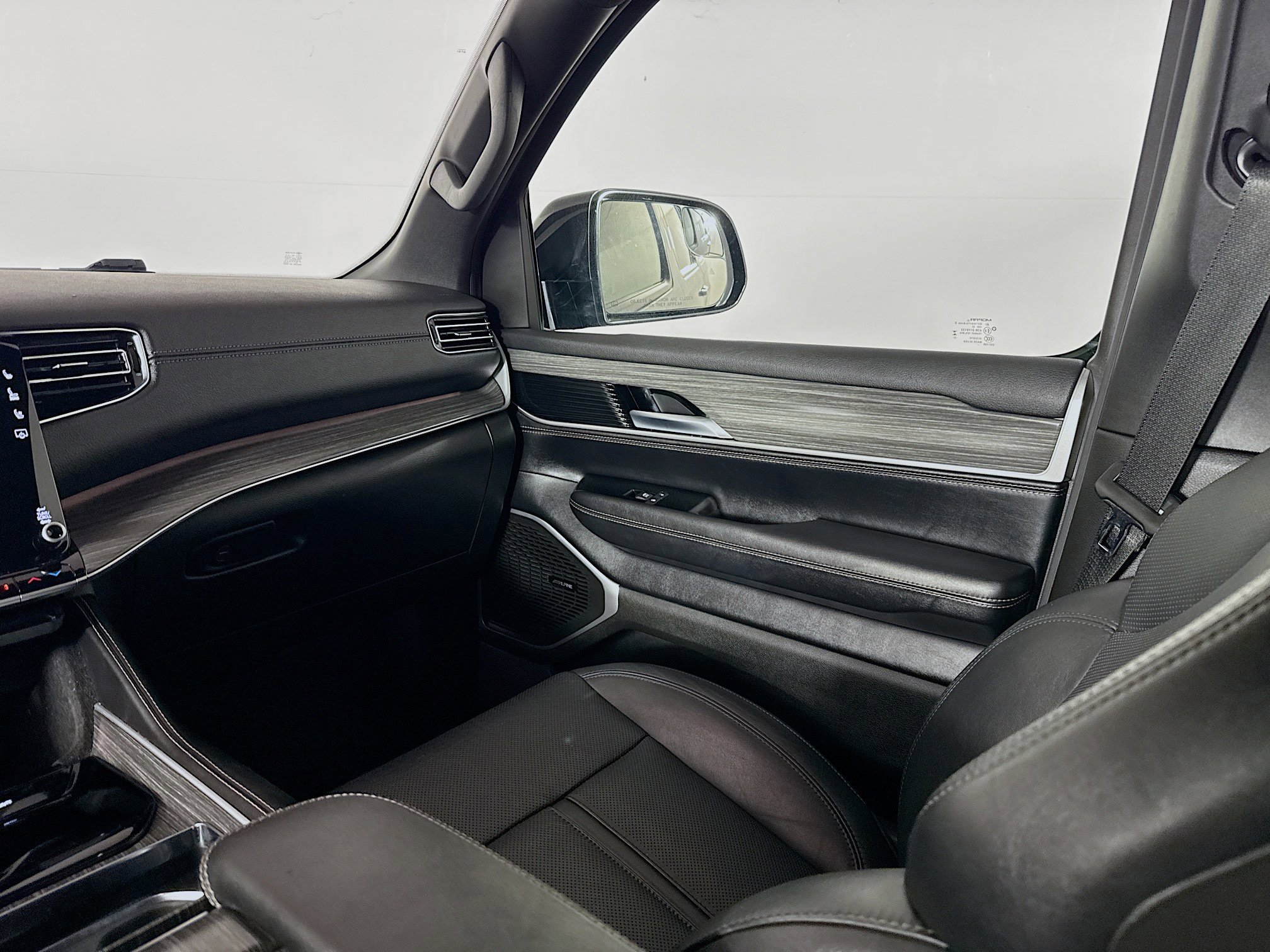 Used 2023 Jeep Wagoneer L Series II image 28