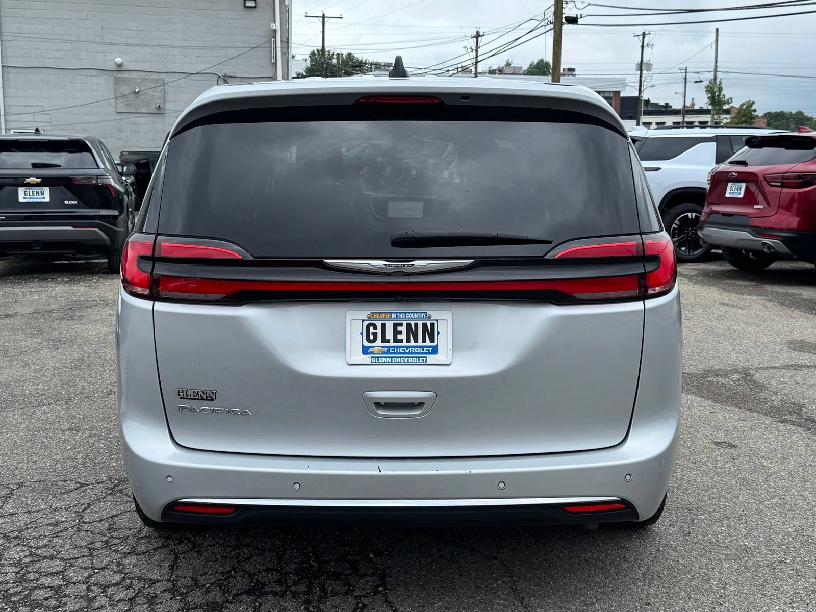 Used 2023 Chrysler Pacifica Touring-L FWD image 5