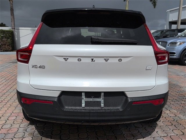 Used 2022 Volvo XC40 P8 Recharge Plus image 12