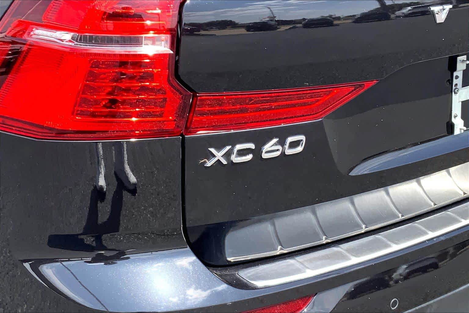 Used 2021 Volvo XC60 T5 Momentum w/ Protection Package Premier FWD image 10