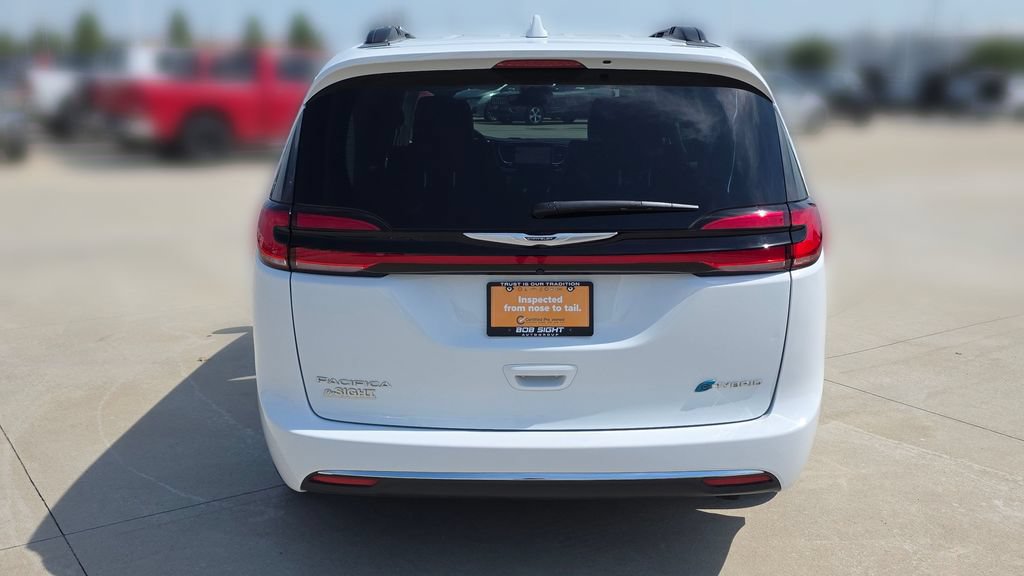 Used 2022 Chrysler Pacifica Touring-L FWD image 4