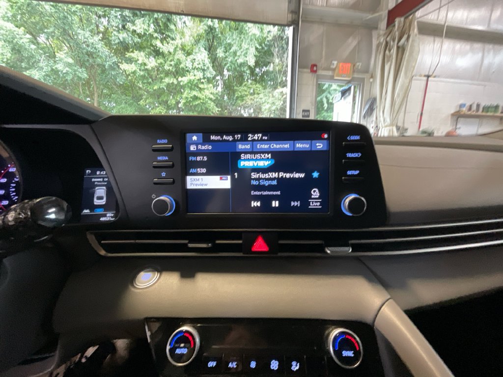 Used 2022 Hyundai Elantra SEL FWD image 17