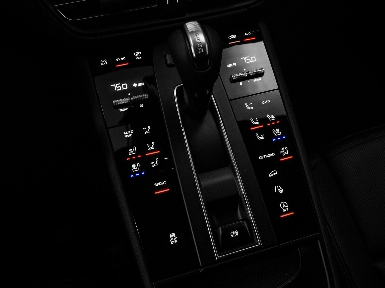 Certified 2025 Porsche Macan AWD/4WD image 32