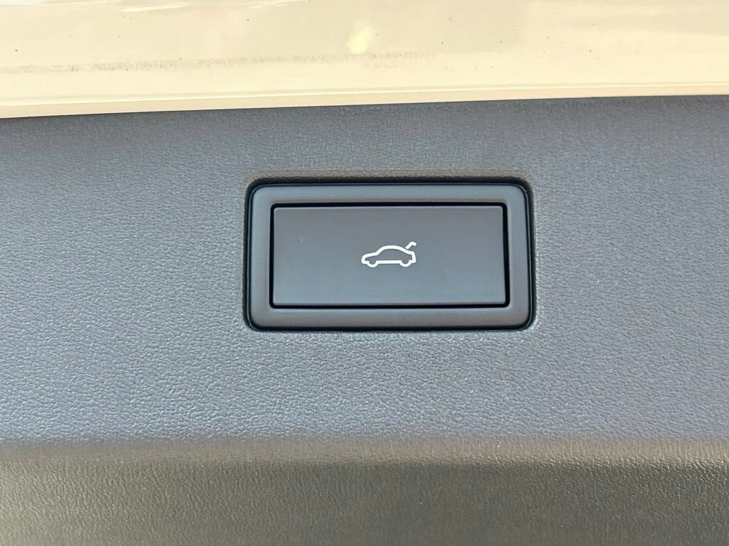 New 2026 Volkswagen Tiguan SE FWD image 52