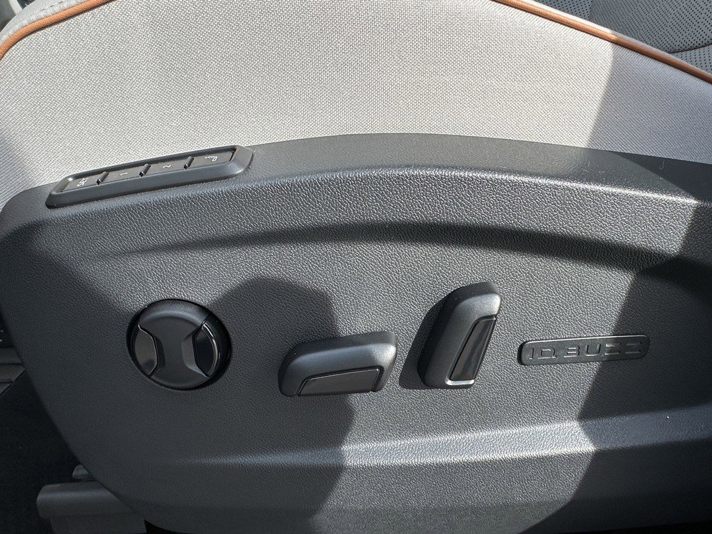 New 2025 Volkswagen ID. Buzz Pro S Plus image 18