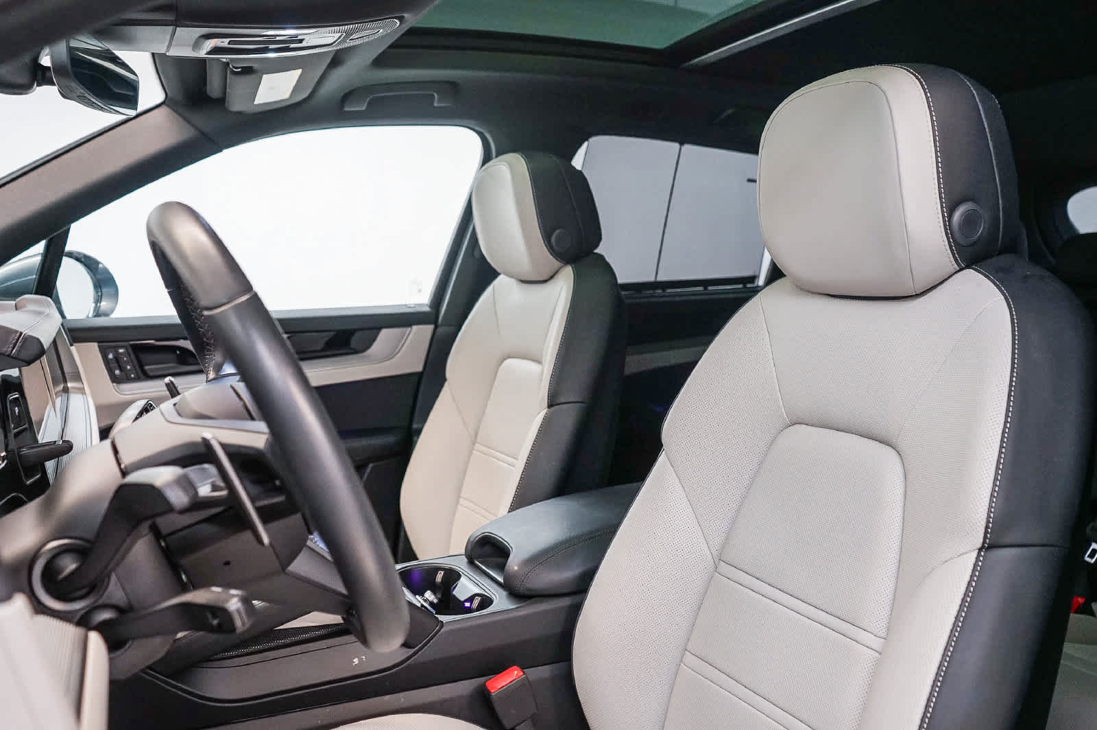 Certified 2026 Porsche Cayenne S AWD/4WD image 4