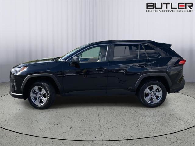 Certified 2023 Toyota RAV4 LE AWD/4WD image 2