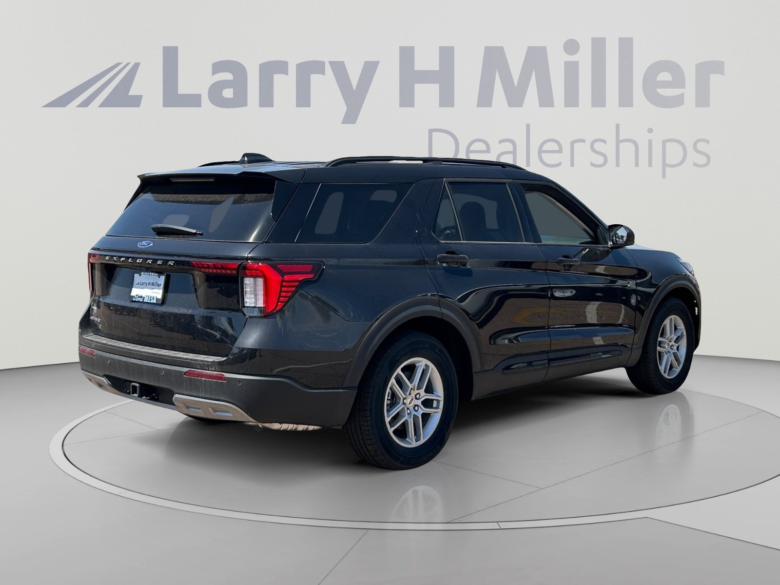 New 2026 Ford Explorer Active w/ Active Comfort Package RWD image 5