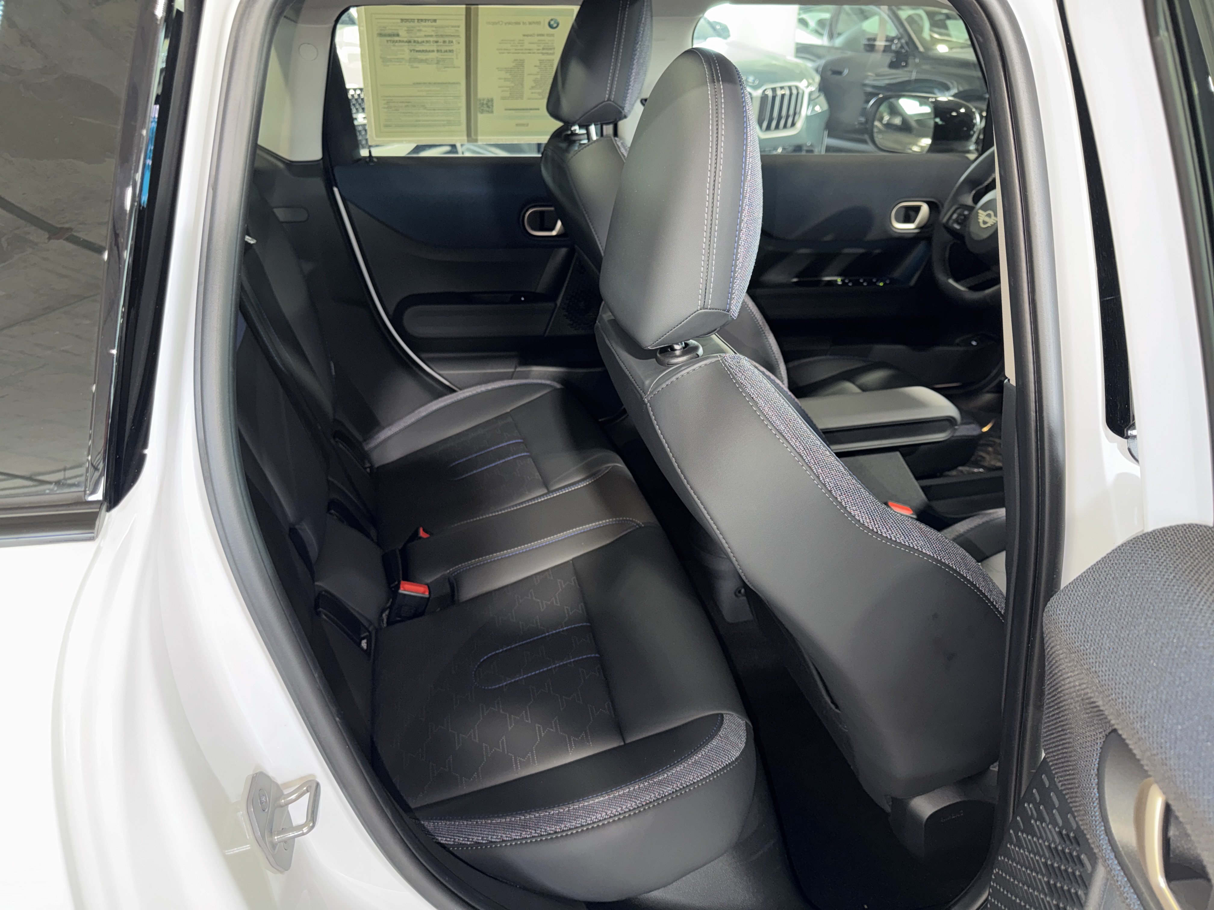 Used 2025 MINI Cooper 4-Door Hardtop FWD image 12