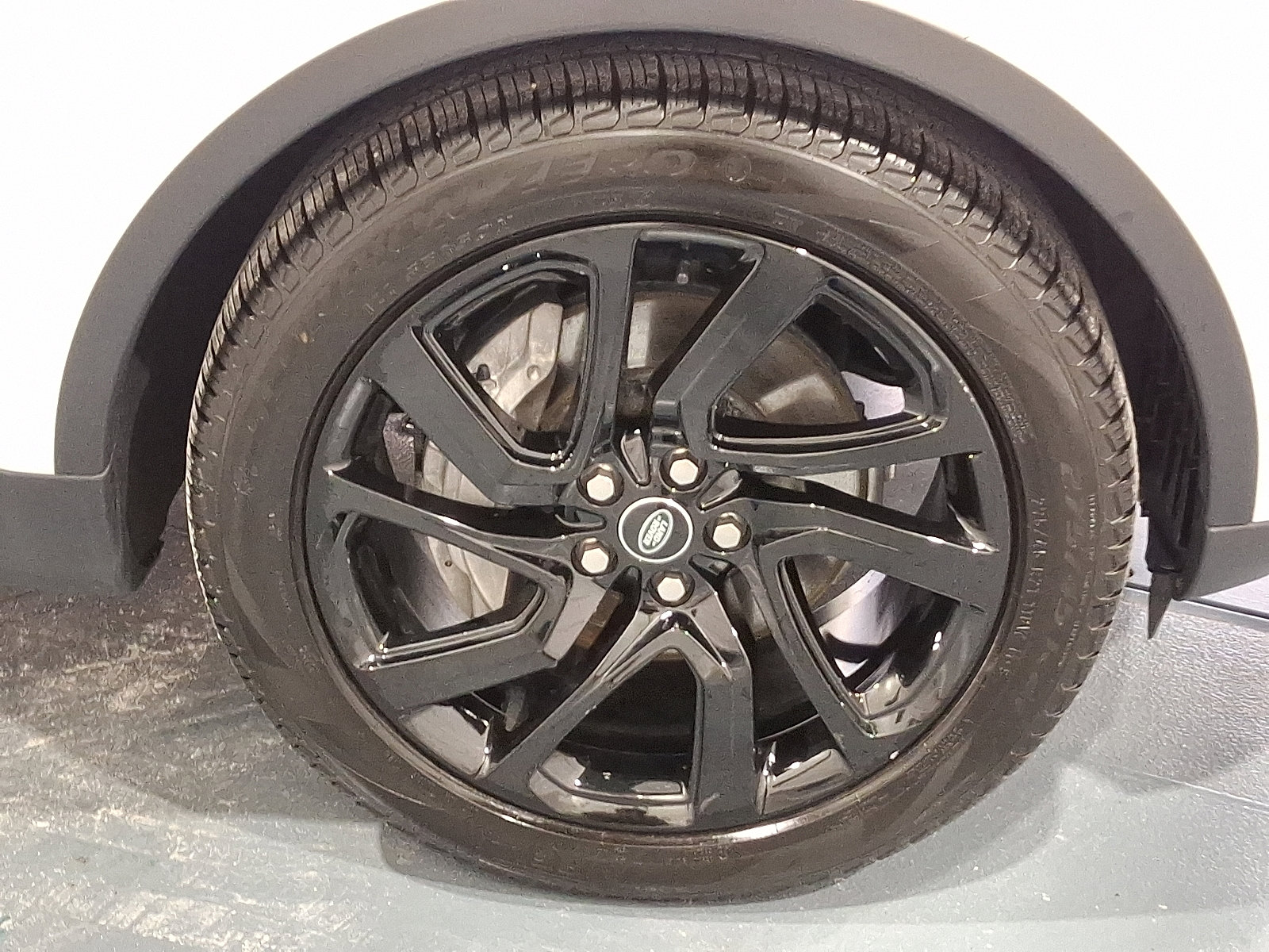 Certified 2025 Land Rover Discovery S image 8