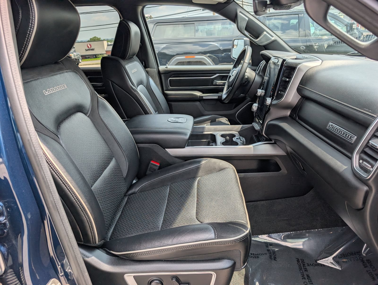 Used 2023 RAM 1500 Laramie AWD/4WD image 12