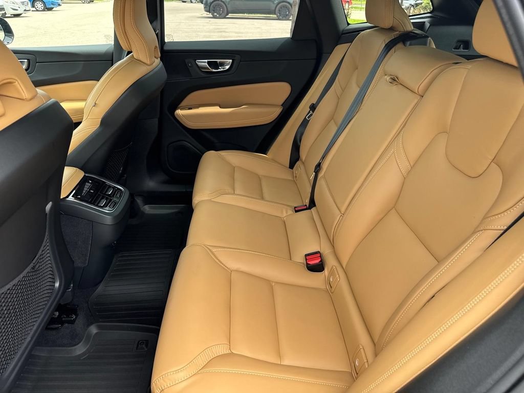 Certified 2023 Volvo XC60 B6 Ultimate w/ Climate Package AWD/4WD image 9