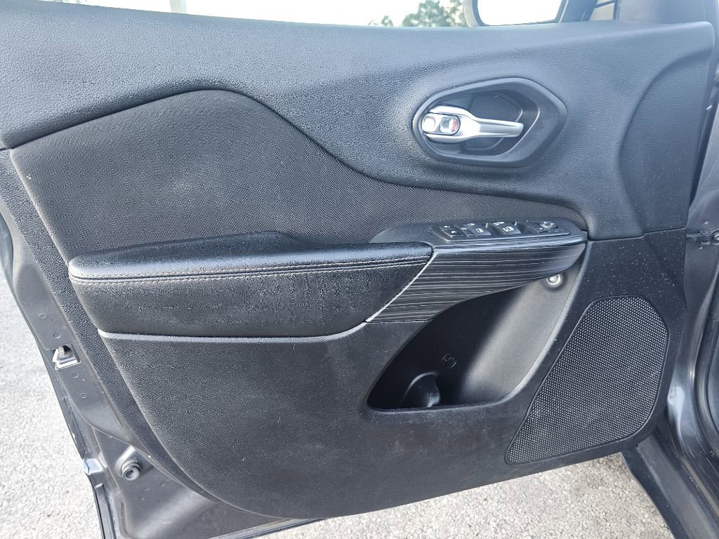 Used 2016 Jeep Cherokee Latitude w/ Safety/Convenience Group image 24