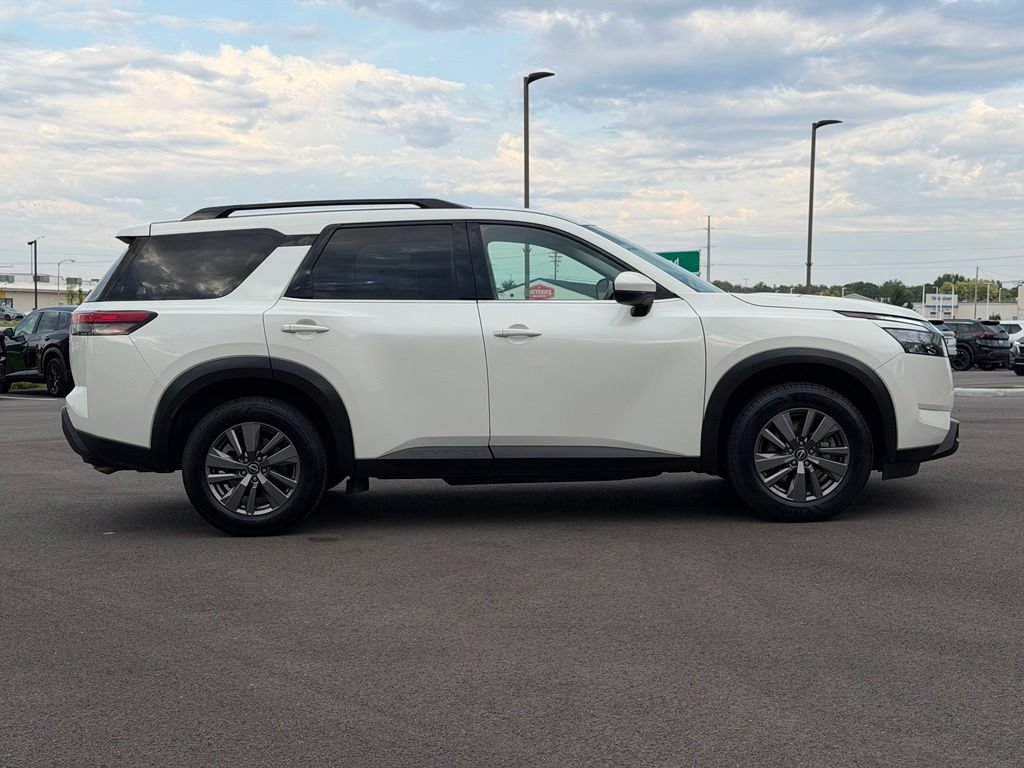 Used 2024 Nissan Pathfinder SV FWD image 6