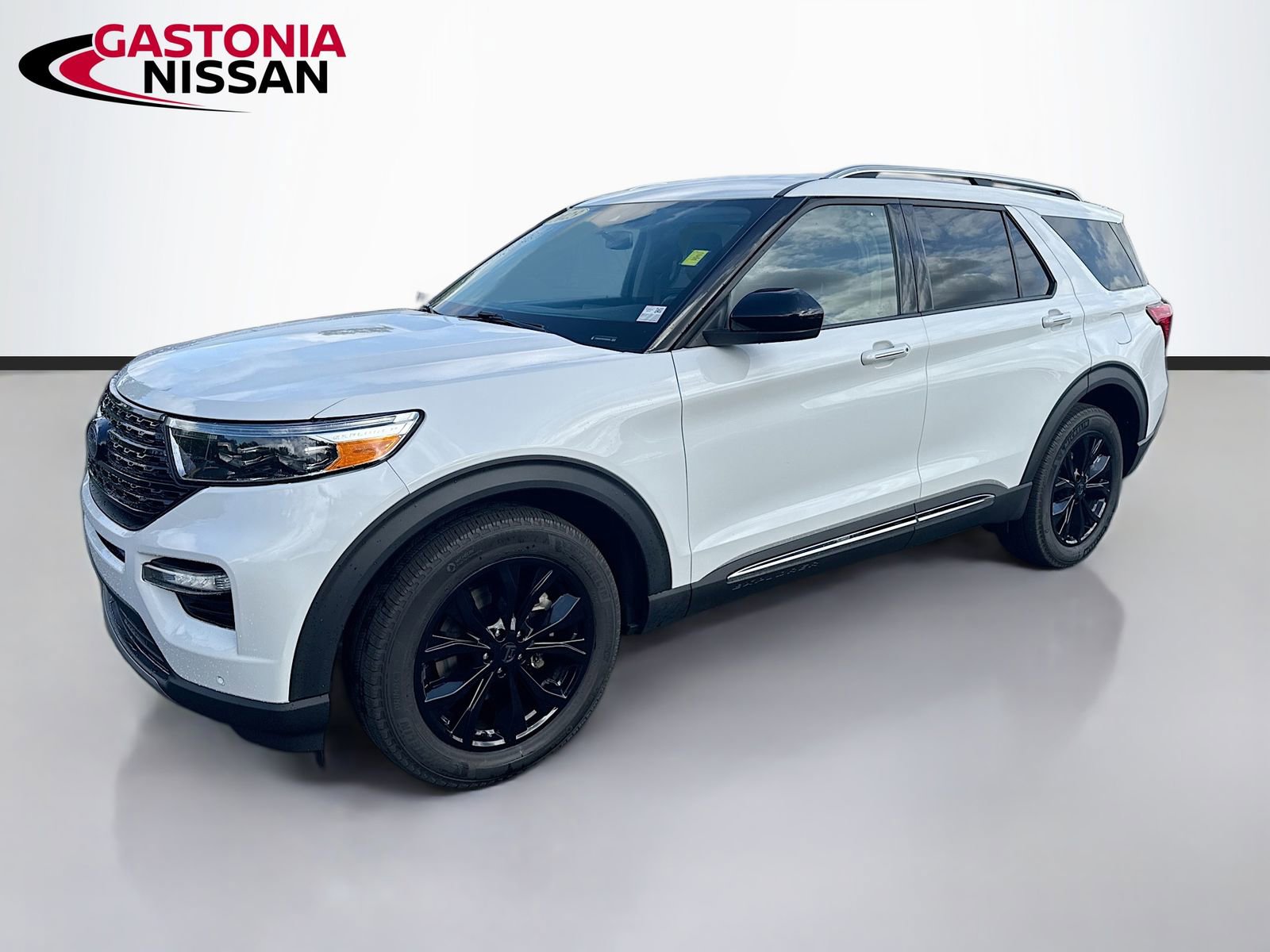 Used 2023 Ford Explorer Limited image 3