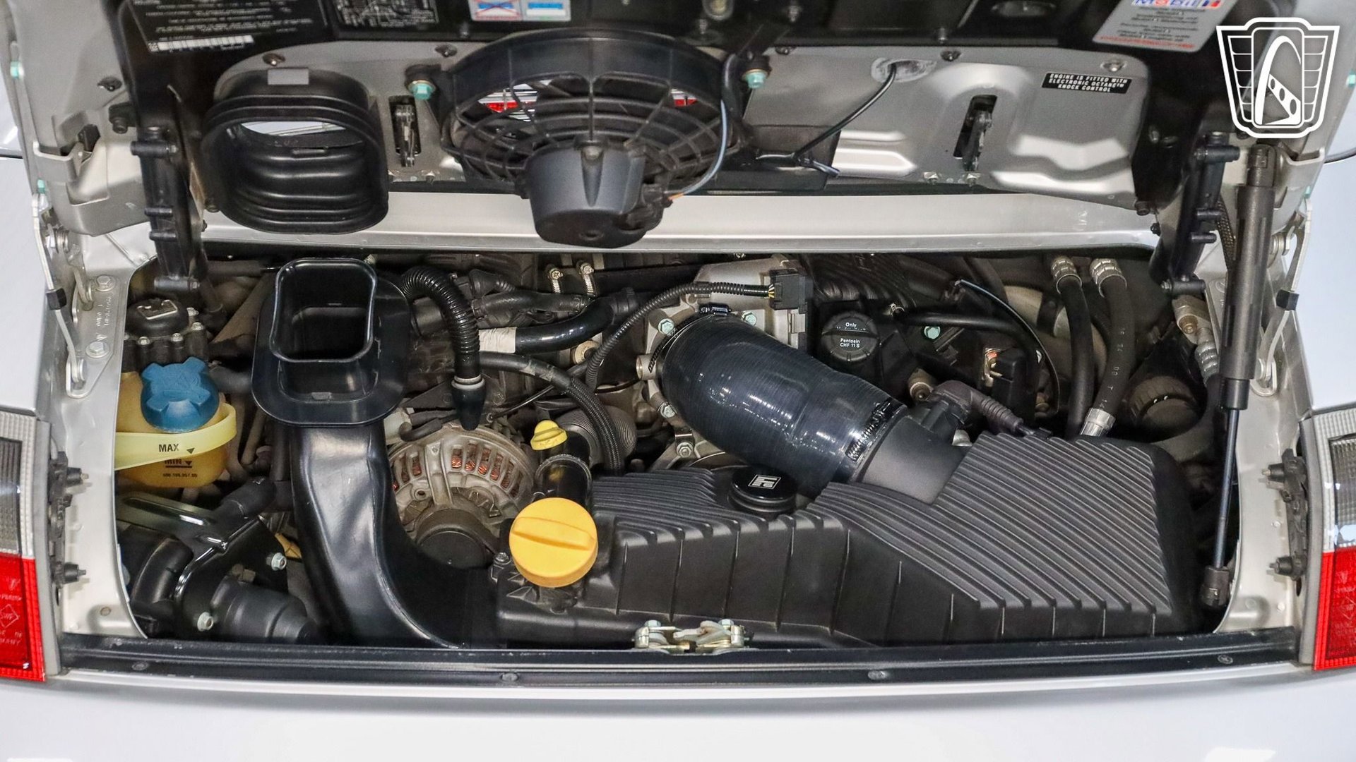 Used 2001 Porsche 911 Carrera image 2