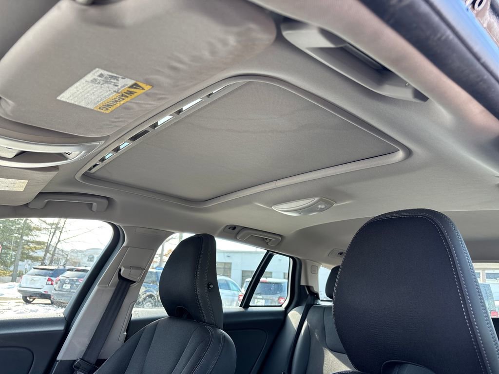 Used 2015 Volvo V60 T5 image 12