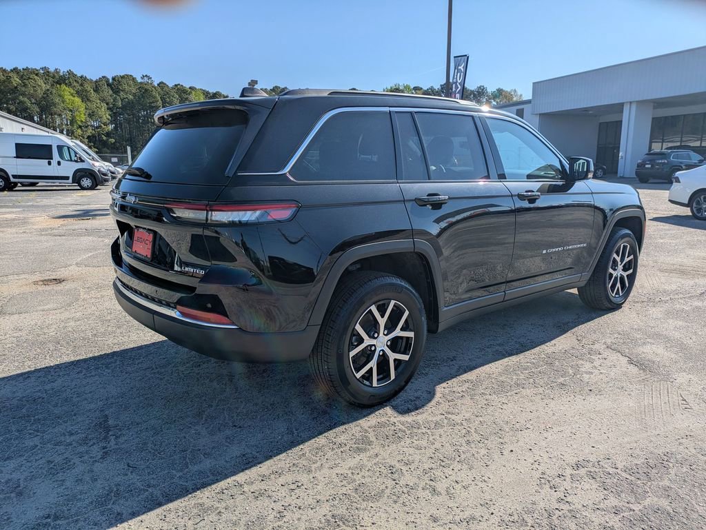Used 2025 Jeep Grand Cherokee Limited image 3