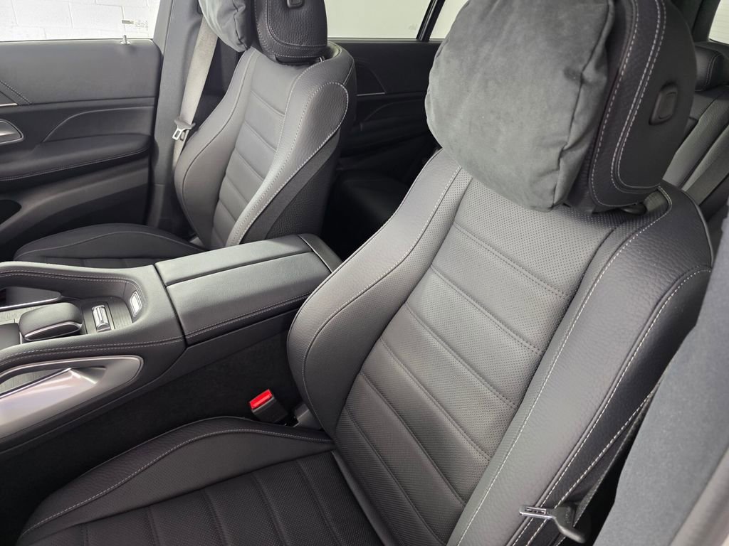 New 2026 Mercedes-Benz GLS 580 4MATIC image 8