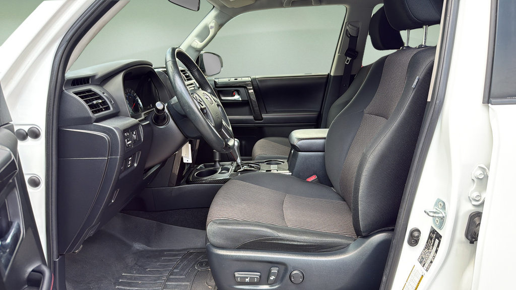 Used 2018 Toyota 4Runner TRD Off-Road AWD/4WD image 11