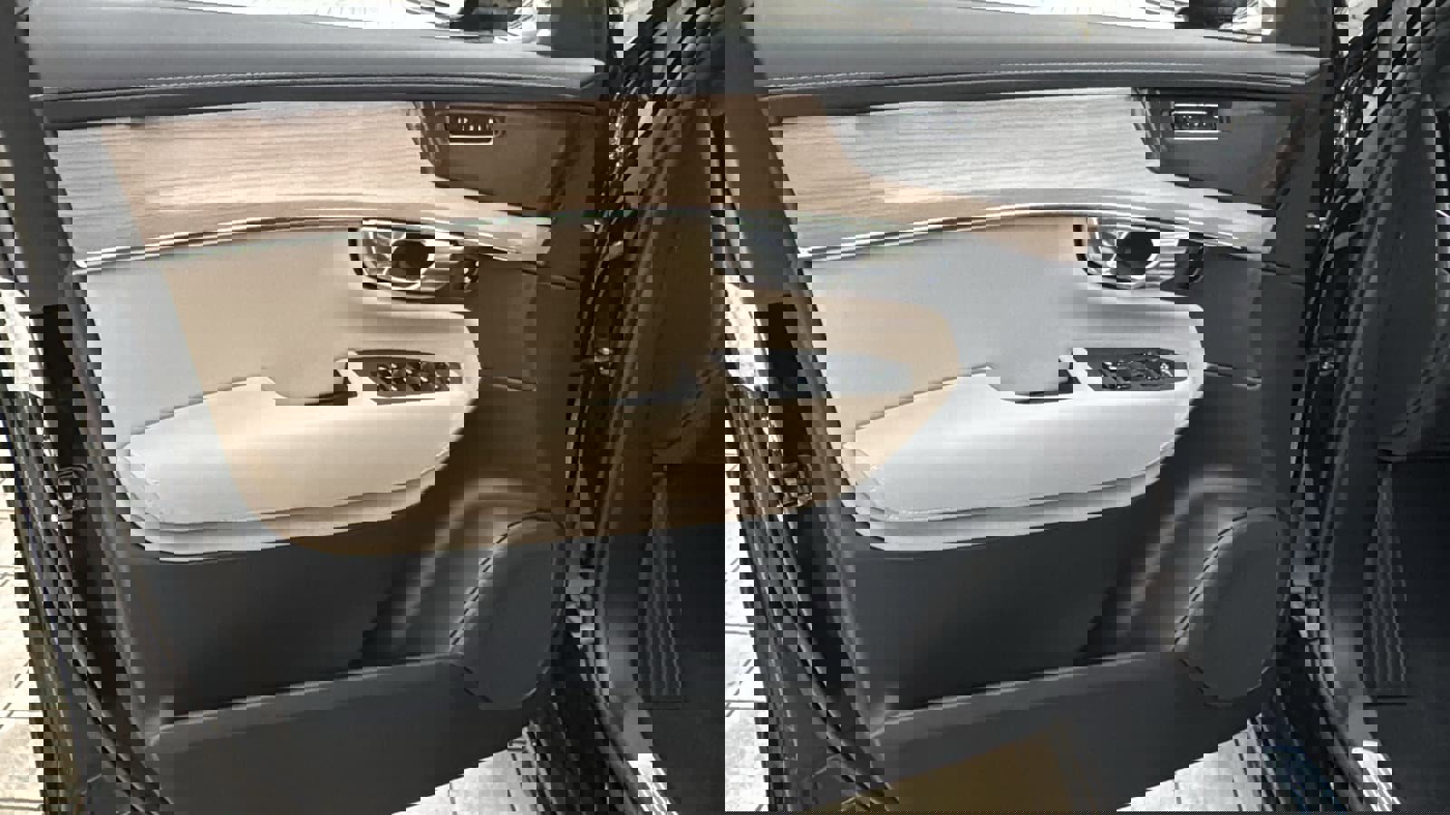 Used 2026 Volvo XC90 T8 Plus w/ Protection Package Premier image 20