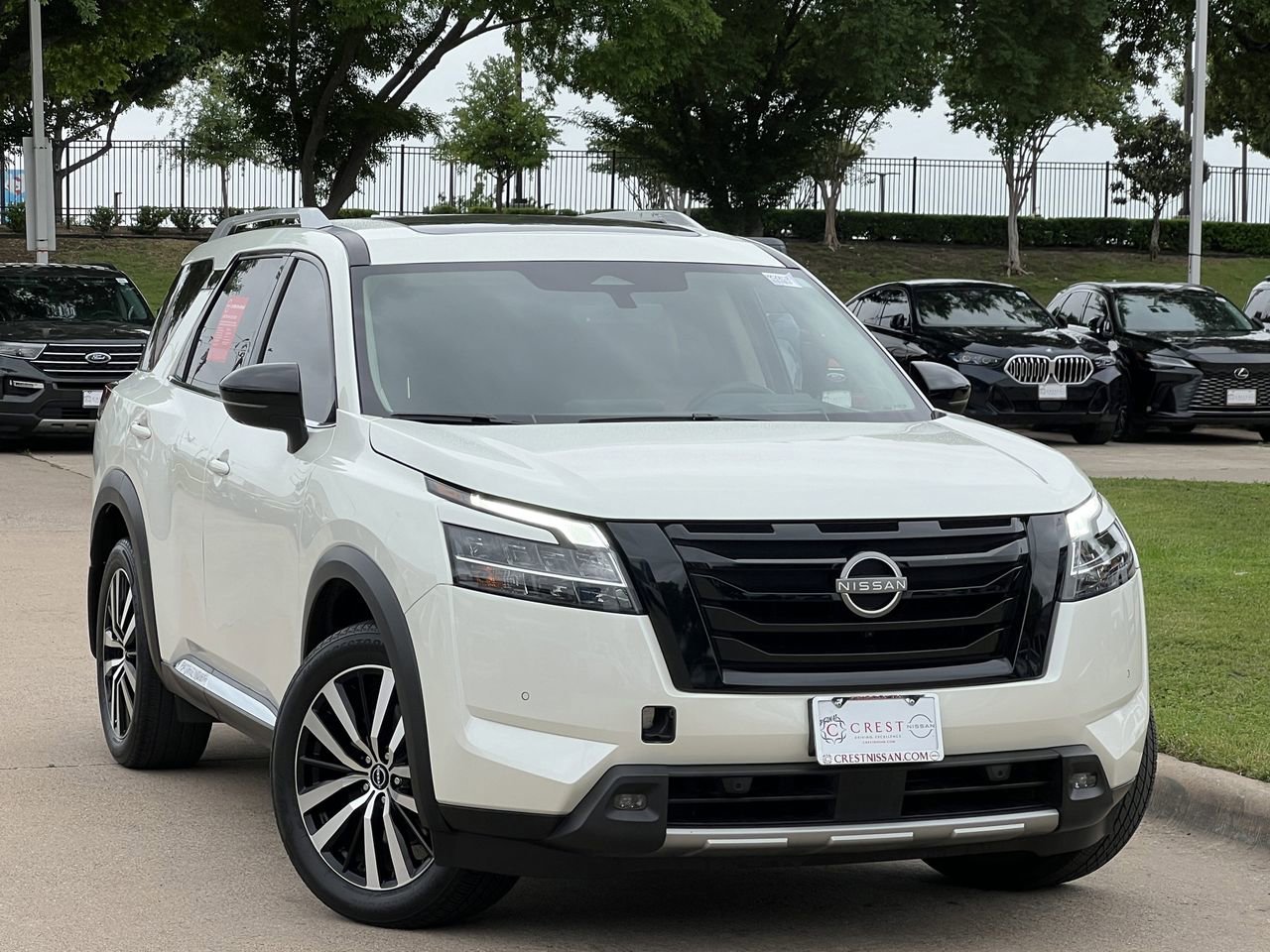 Certified 2024 Nissan Pathfinder Platinum FWD image 2